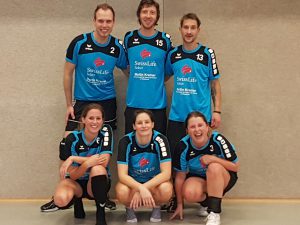 Volleyballer feiern zweiten Platz