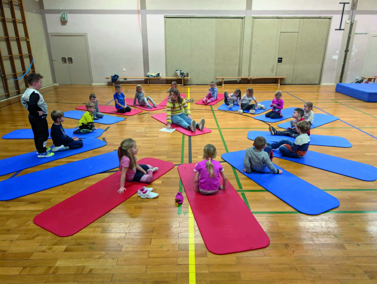 Die Kids vom TuS Oberbrügge in der Turnhalle
